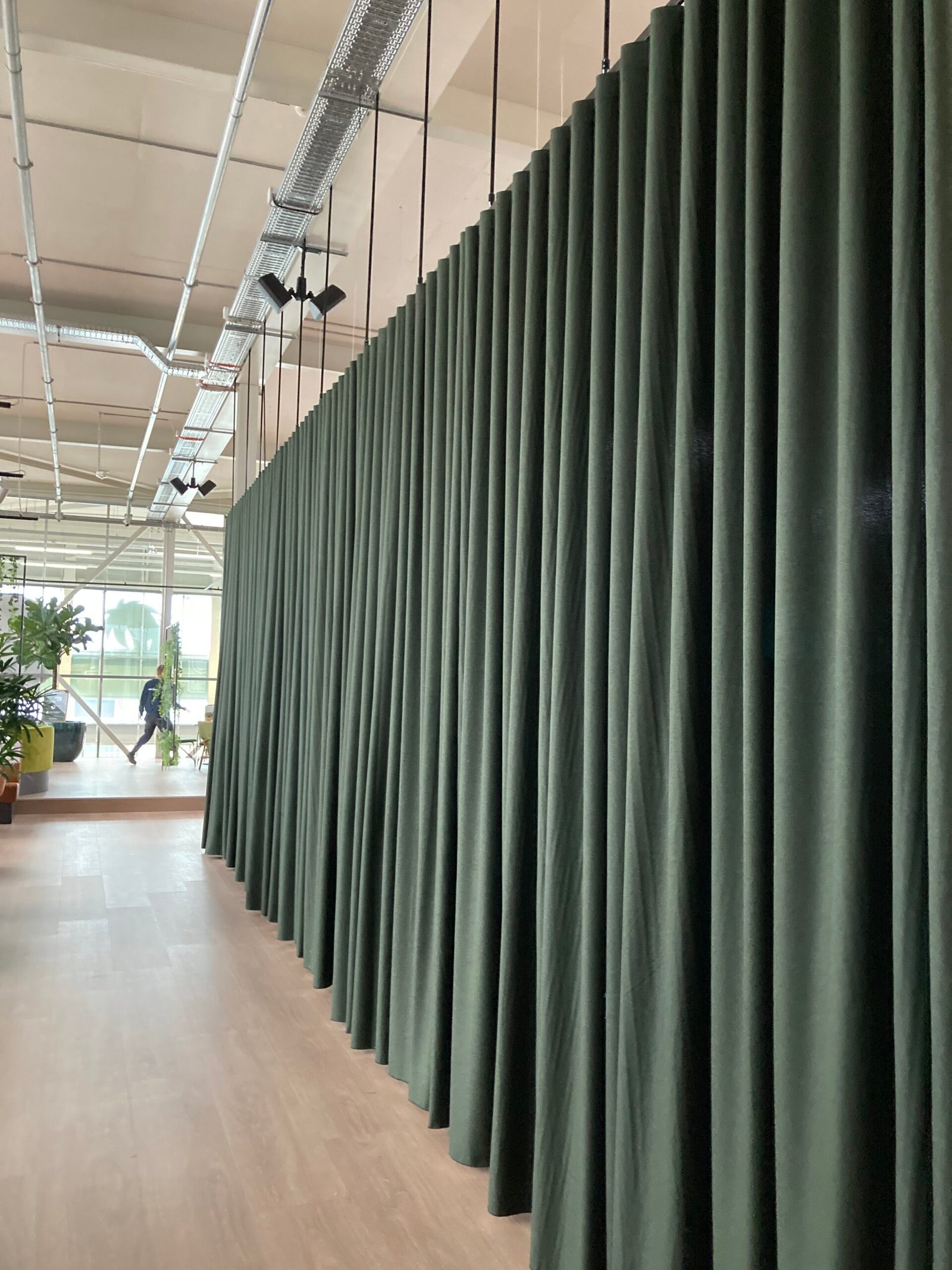 Gardiner til erhverv, rumdeler, akustikgardiner